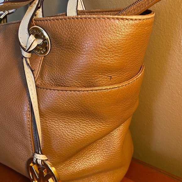 Michael Kors Tan W/Gold Hardware Pebble Leather Bag - Picture 13 of 15